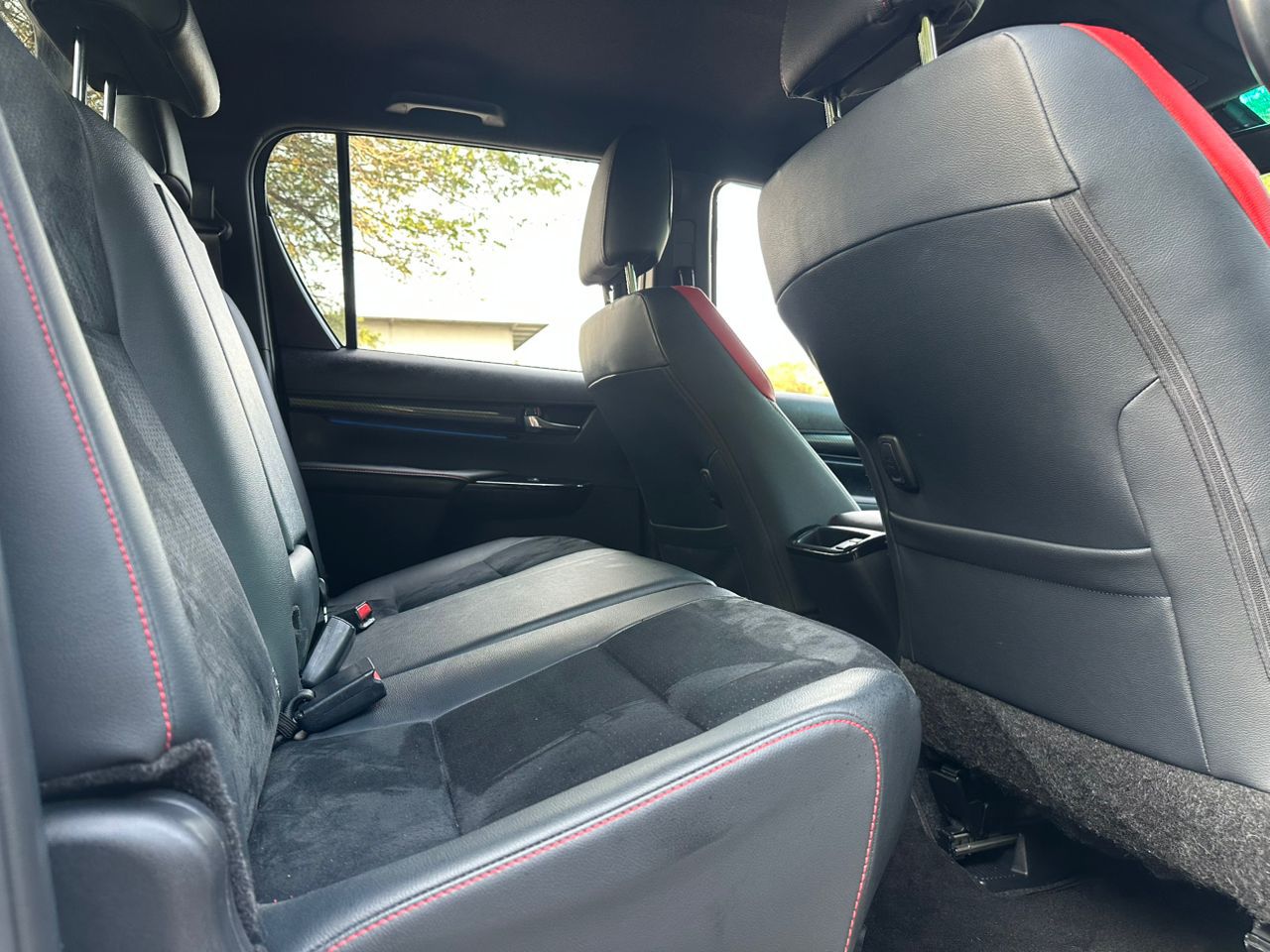 HILUX DOUBLE CABIN thumbnail 6